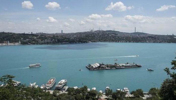 İstanbul Boğazı'nın rengi şaşırttı!