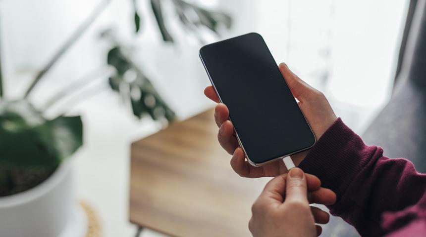 Flaş gelişme! AB onayladı: Akıllı telefonlarda tek tip şarj girişi dönemi