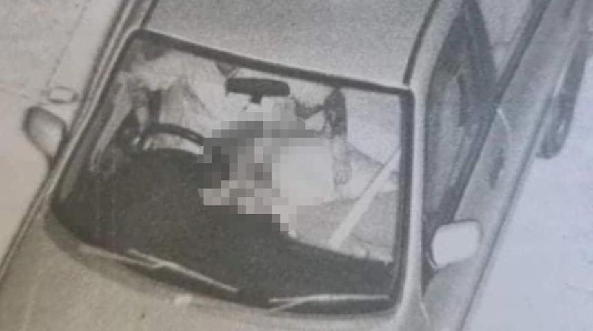 Direksiyon başındaki sürücünün hareketi olay oldu! Güvenlik kamerası saniye saniye çekti