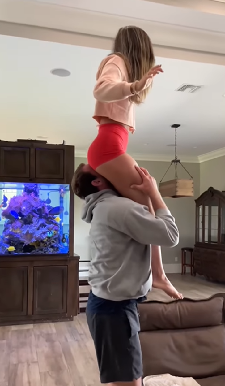 Dünyanın en beğenilen kadını! Sosyal medya fenomeni Bryce Adams, sevgilisiyle cinsel ilişkiye girdiği anları paylaşınca servet kazandı G1