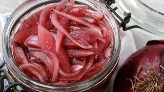 Et yemekleriyle ayrılmaz ikili olacak! Soğan turşusu tarifi! Soğan turşusu nasıl yapılır?