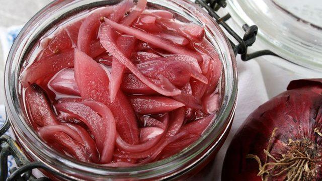 Et yemekleriyle ayrılmaz ikili olacak! Soğan turşusu tarifi! Soğan turşusu nasıl yapılır?