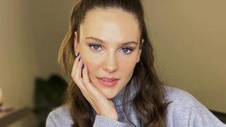 Bir Peri Masalı'nın yıldızı Alina Boz göğüs dekolteli pozlarını paylaştı! Rus güzele beğeni yağdı