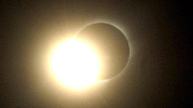 Güneş tutulması o ülkede okulları tatil ettirdi! Çünkü 2 saat öncesinde...