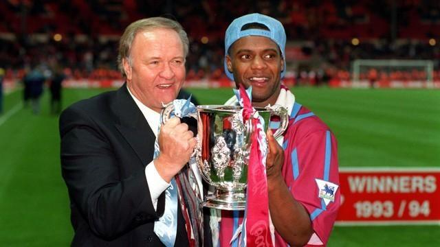 Fenerbahçe'li Dalian Atkinson Öldü!Kimdir Biyografisi