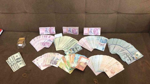 Darphane gibi... Evlerin her yerinden tomar tomar para ve altın fışkırdı