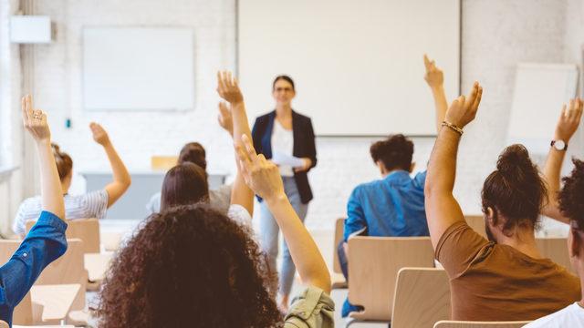 Ücretli öğretmen seminere ve kurul toplantısına katılır mı? Ücretli öğretmene hangi görevler verilmez, ücretli öğretmen işi bırakabilir mi?