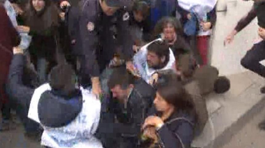 Ankara'daki oturma eylemine polis m&uuml;dahalesi