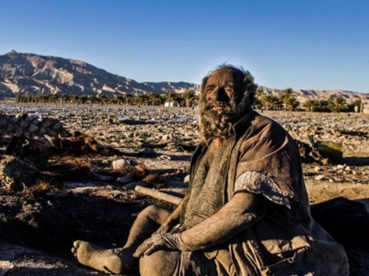 50 yılı aşan zamandır banyo yapmayan ‘Dünyanın en kirli adamı’ 94 yaşında hayatını kaybetti G3