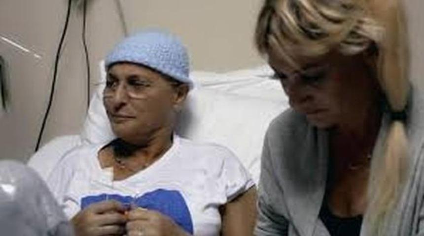 Naşide G&ouml;kt&uuml;rk &Ouml;ld&uuml;'m&uuml;? Son Sağlık Durumu Hakkında ŞOK Gelişme?