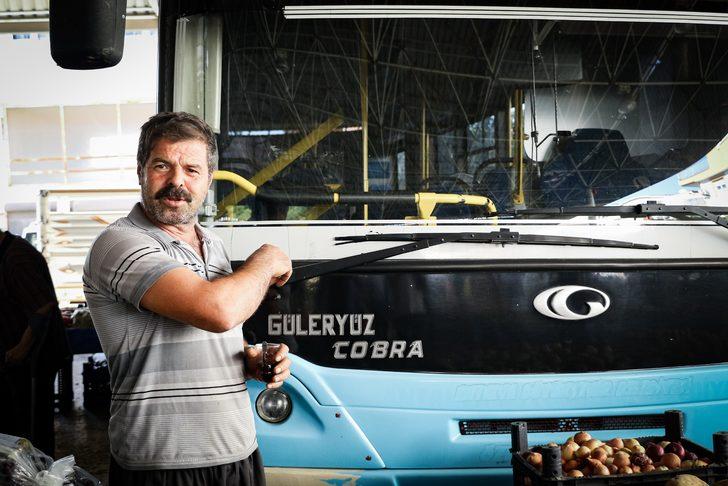 Antalya'da pazarcı esnafını çileden çıkaran olay! Görünce isyan etti: Yerimi işgal etmiş, ben de otobüsü satacağım G2