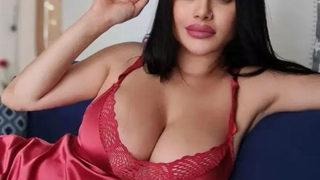 İğrenç mesajı ifşa etmişti... Eski gelin adayı tanga iç çamaşırıyla yatağa uzanıp...