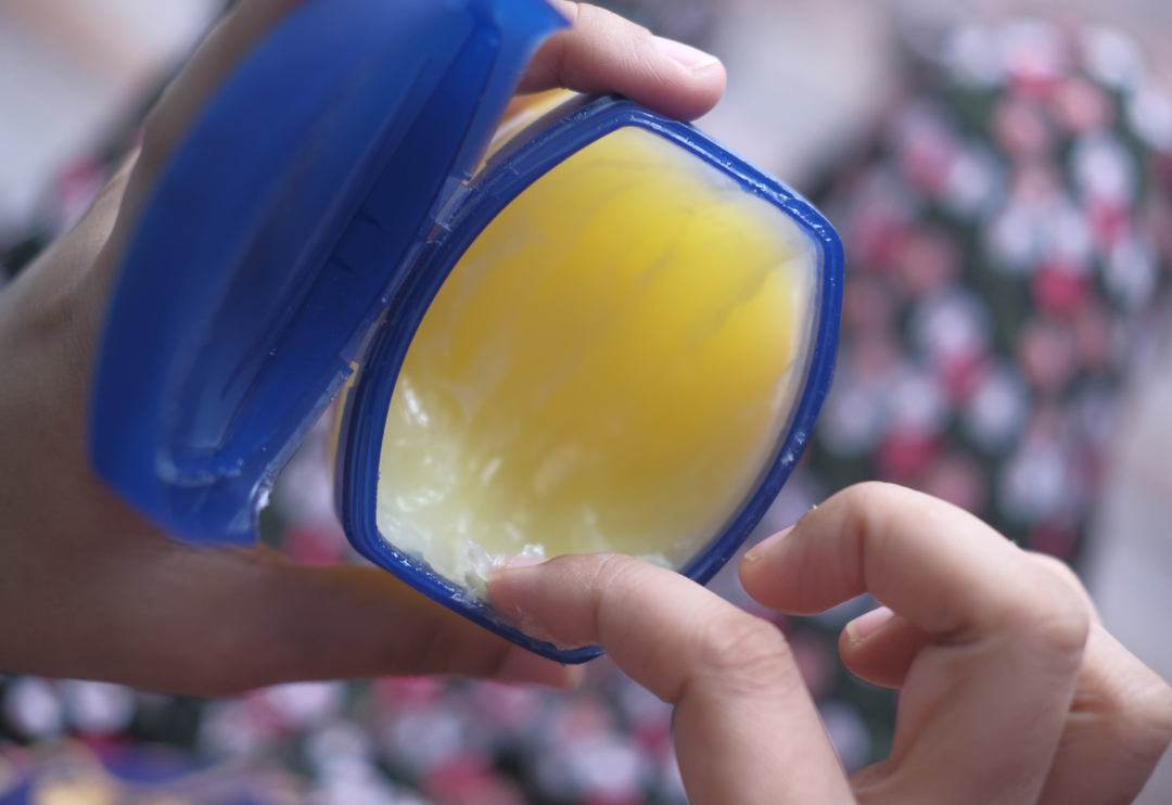 Bu kullanım alanlarını hi&ccedil; duymadınız! Vazelin her alanda fayda sağlıyor