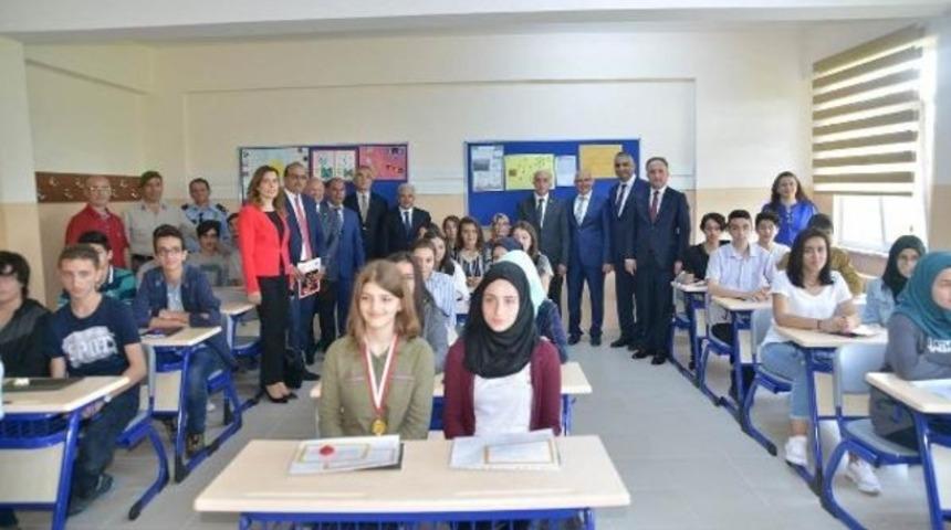 Validen &ouml;ğrencilere: Ailenize s&ouml;yleyin, evlerin dış cephelerini boyasınlar