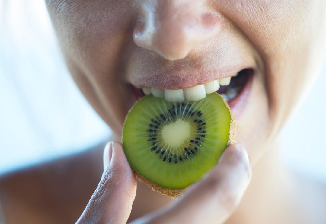 Şimdiye kadar hep yanlış yapmışız: Kabuklarını soyunca vitaminin &ccedil;oğu &ccedil;&ouml;pe gidiyor!