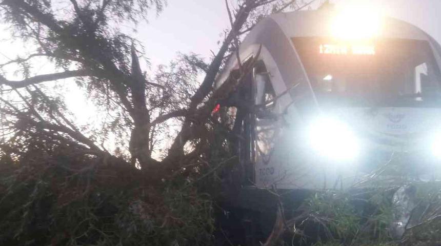 Makinistin dikkati faciayı önledi! Yolcu treni son anda durdu