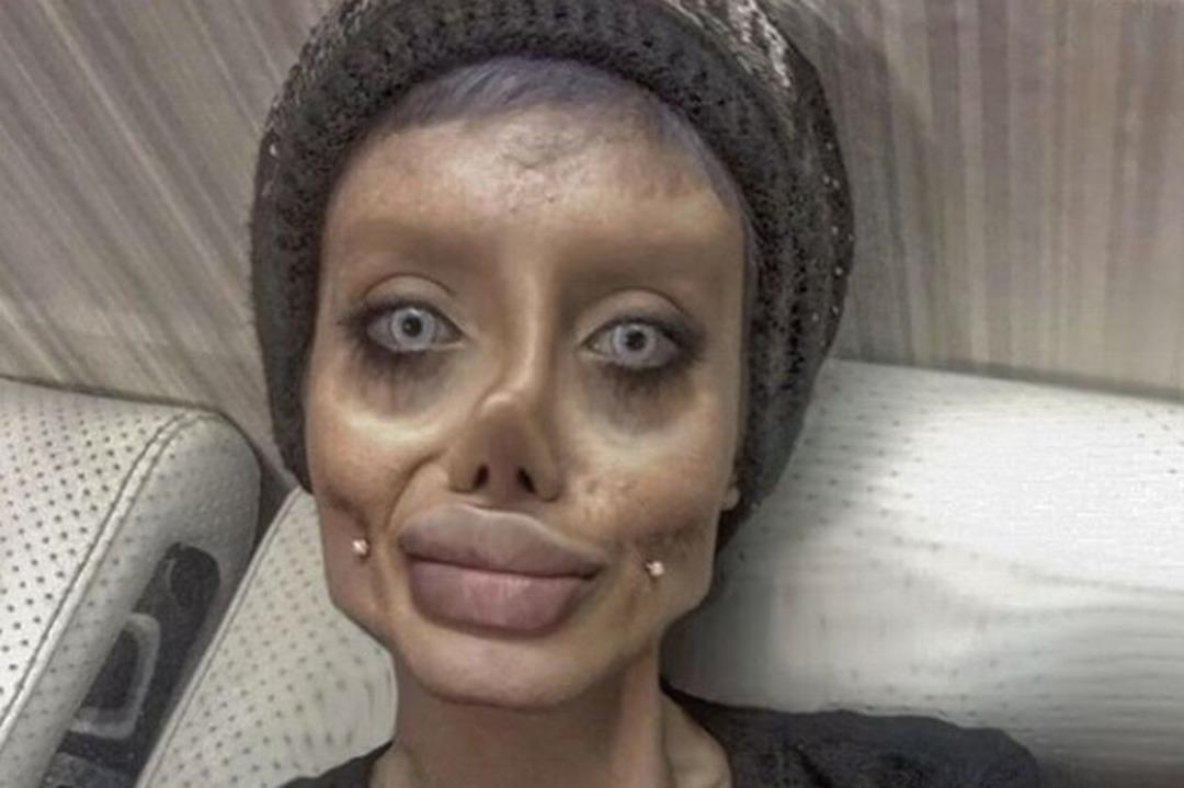 &ldquo;Zombie Angelia Jolie&rdquo; olarak &uuml;nlenmişti! Ger&ccedil;ek halini g&ouml;renler şaşkına d&ouml;nd&uuml;... Meğerse yıllarca herkesi kandırmış