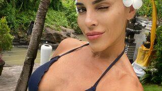 Bali'ye yerleşen Irmak Ünal'dan bikinili paylaşım! Karın kasları olay oldu 