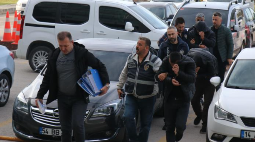 Yer: Bolu! Lüks villalara giren hırsızlar yaptıklarıyla şaşkına çevirdi... Yemek pişirip yemişler