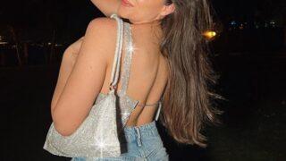 Sosyal medya fenomeni Nelly London, Cadılar Bayramı ruhuna çabuk girdi! Balkabağını kafasına geçirdi, iç çamaşırıyla poz verdi