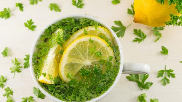 İdrar yolu enfeksiyonuna iyi gelen maydanoz kürü tarifi: Maydanoz kürü ile idrar yolu iltihabı tedavisi