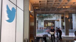 Dünya Elon Musk'ın hareketini konuşuyor! Elon Musk elinde lavaboyla Twitter ana binasına çıkarma yaptı: Bunun içeri girmesine izin verin