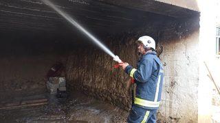 Van'daki kömürlük yangını evi kül etti