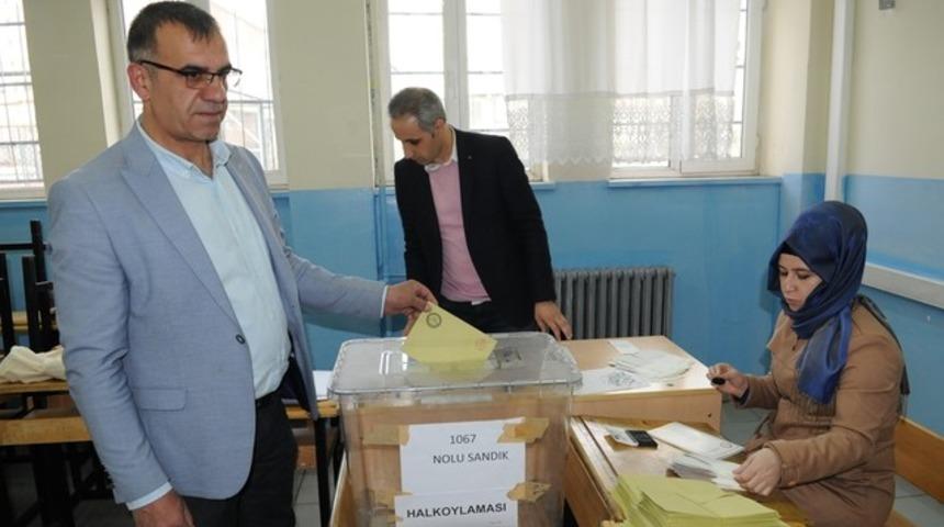 T&uuml;rkiye tarihi referandum i&ccedil;in sandık başında