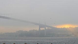 İstanbul Boğazı'nda gemi trafiği askıya alındı