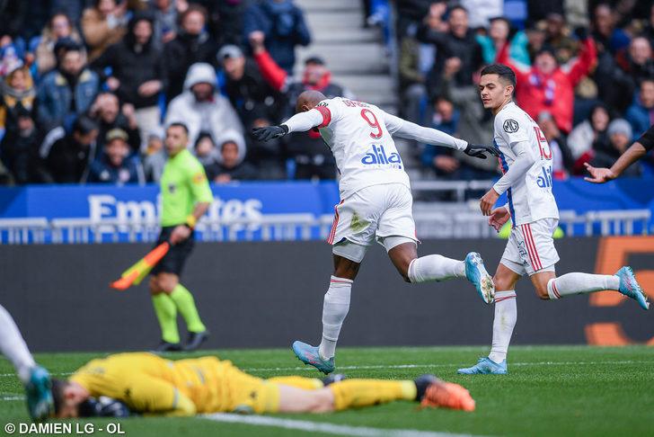 Son dakika: Galatasaray, bitmeyen aşkına bu kez kavuşuyor! Moussa Dembele'nin menajeri Nef Stadyumu'nda maçı izledi... G5