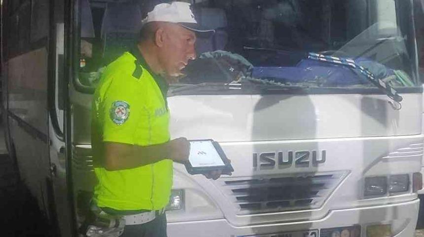 Minib&uuml;s tavanında yolculuğa 9 bin 517 lira para cezası