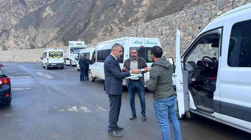 Hakk&acirc;ri&rsquo;de &ouml;ğrenci servisleri denetlendi