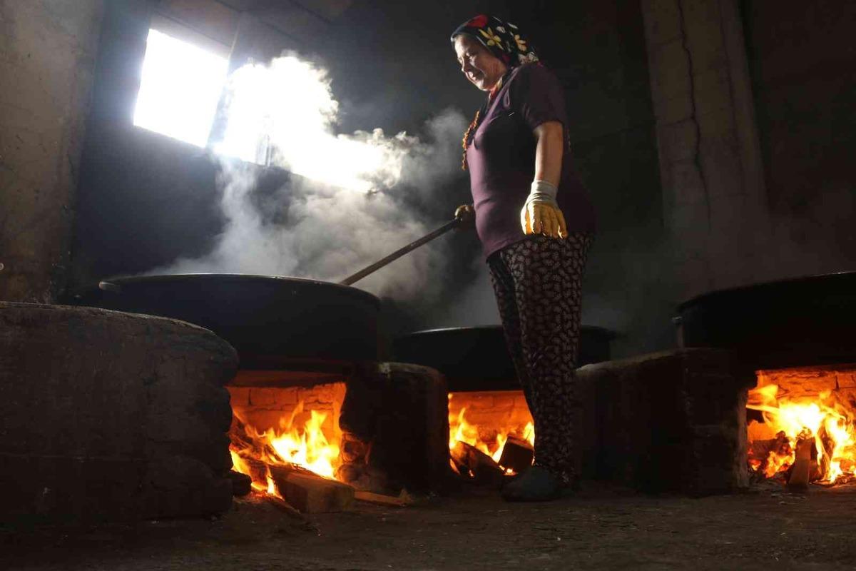 Ateşler yakıldı, kazanlar kaynadı, tarladan sofraya uzanan tatlı yolculuk başladı