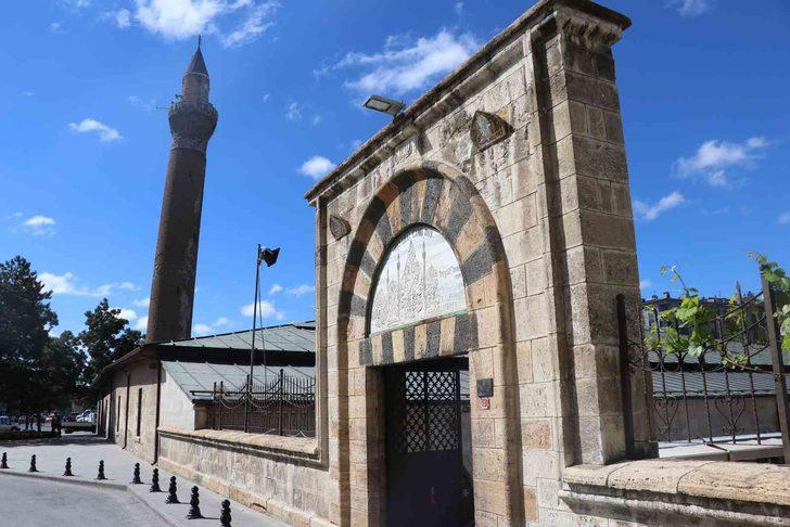 Sivas’ın Pisa Kulesi, eğimi korunarak restore edilecek G4