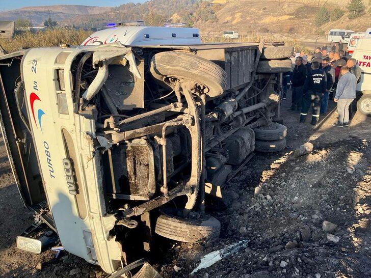 Kütahya'da kömür ocağı sahasında devrilen servis aracındaki 11 işçi yaralandı G2