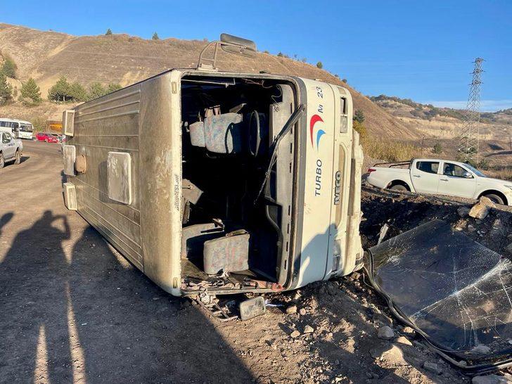 Kütahya'da kömür ocağı sahasında devrilen servis aracındaki 11 işçi yaralandı G1