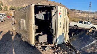 Kütahya'da kömür ocağı sahasında devrilen servis aracındaki 11 işçi yaralandı