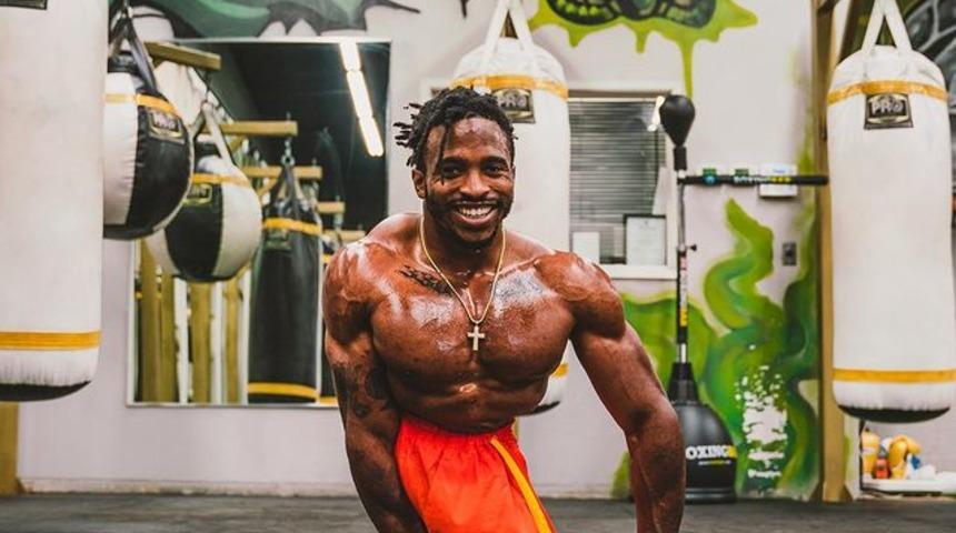 Doğuştan alt bedeni yok! ''Her zaman en seksi hatunları alan ben oldum''