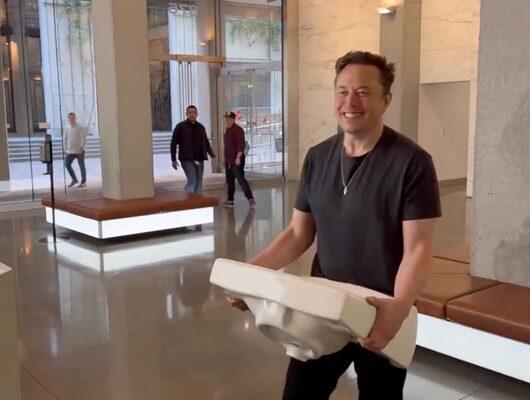 Elon Musk'tan flaş hamle! Profiline o ibareyi koymayan yandı