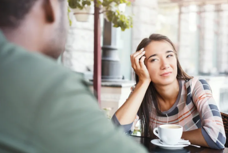 Farkına varın! Karşınızdaki kişinin sizi sevmediğini gösteren davranışlar G1