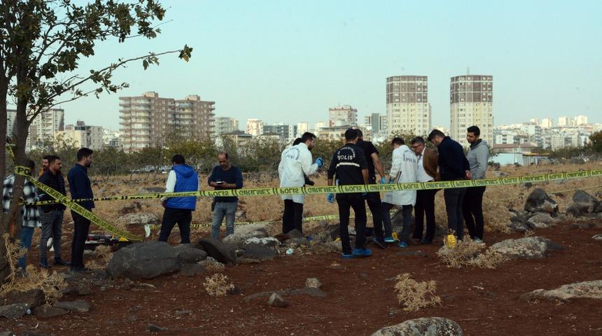 Boş arazide başından vurulmuş halde bulundu