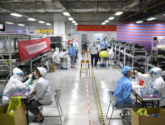 Çin'deki en büyük iPhone fabrikasında koronavirüs alarmı!