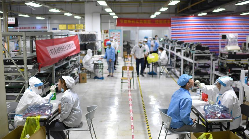 Çin'deki en büyük iPhone fabrikasında koronavirüs alarmı! 300 bin işçi karantinada