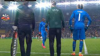 Fenerbahçe maçında oyuna devam edemedi! Türk kaleci Doğan Alemdar oyuna girdi...