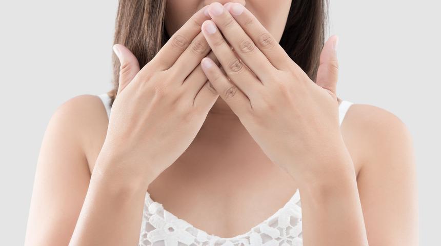 Vücudunuz zehir dolu olabilir: Kötü ağız kokusunun tek nedeni diş sağlığı değil!