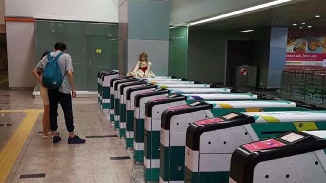 Malezya trenlerinde korkun&ccedil; bebek uygulaması