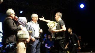 Haluk Levent, Cumhuriyet Bayramı kutlamaları kapsamında Adana Kozan'da hayranlarıyla buluştu