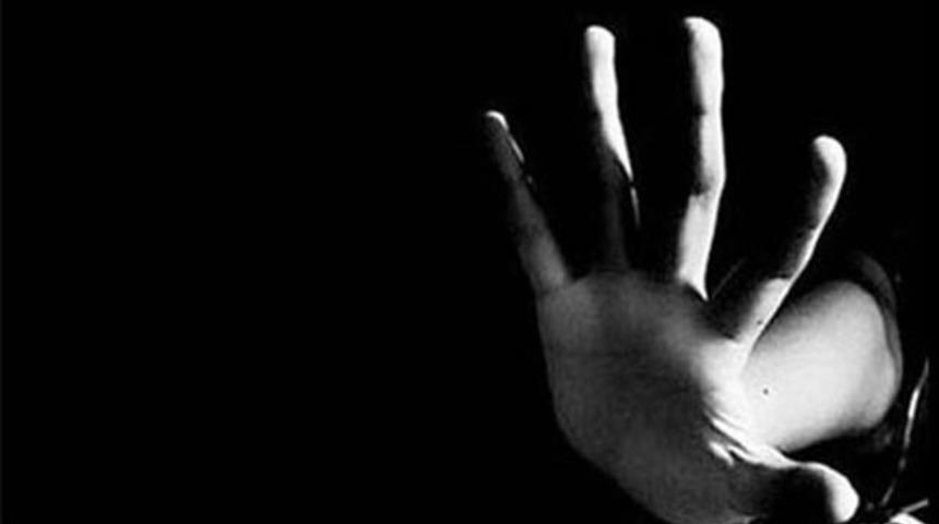 K&uuml;&ccedil;&uuml;k &Ccedil;ocukları Şeker Vererek Kandırıp Evine G&ouml;t&uuml;r&uuml;p Taciz Eden Sapık Yakalandı!Kimliği A&ccedil;ıklandımı?