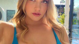 Yetişkin film yıldızı Mia Malkova’dan nefes kesen pozlar! Beyaz gömleğinin altına hiçbir şey giymeden poz verdi