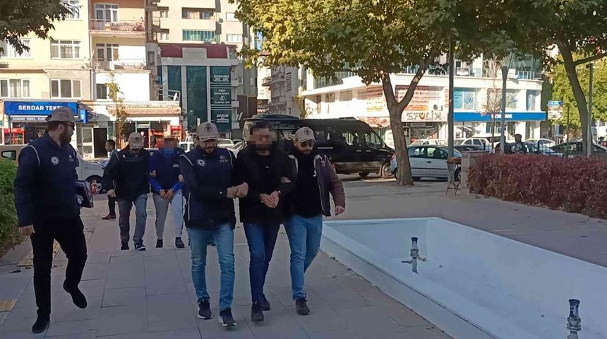DEAŞ'ın "iletişim sorumlusu" ile "sözde emiri" Kırşehir'de yakalandı!